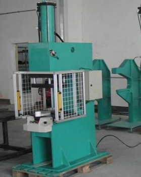 汽車行業(yè)如何運(yùn)用鉚接機(jī)提高組件質(zhì)量和生產(chǎn)效率？